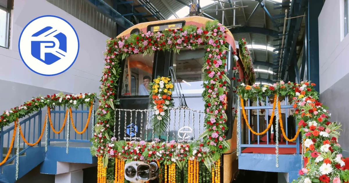 Patna Metro train stationed at ISBT (Patliputra Bus Terminal) on inauguration day, October 2025